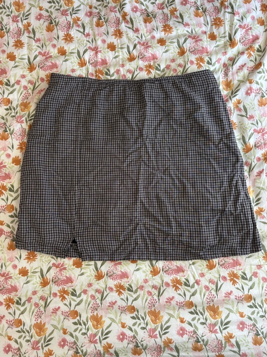 Dresses & Skirts - American Eagle NWT Black and White Plaid Skirt Size M